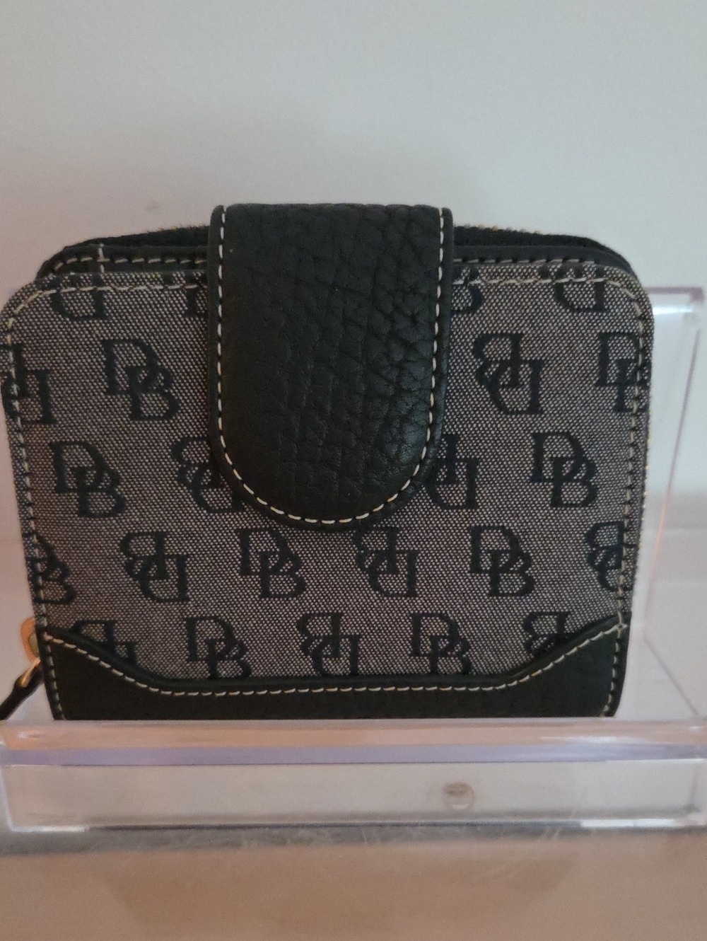 Dooney & Bourke Vintage Black & Gray Monogram Sm. Flap Snap Wallet
